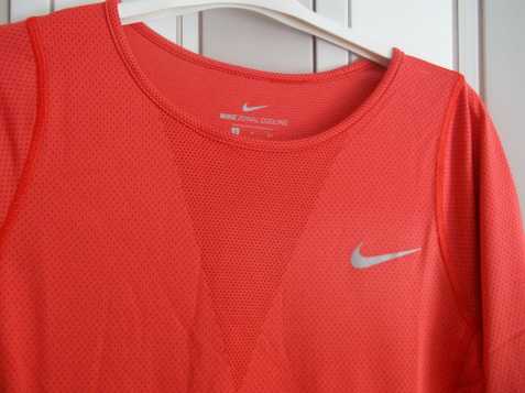 Oranžový běžecký top Nike